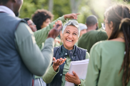 Volunteer woman smiling and helping people.