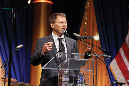 Roger Royse, a pancreatic cancer survivor, shares his early detection story with the audience.